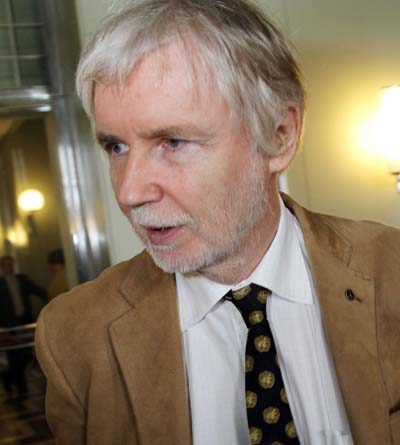 Erkki Tuomioja asekielto