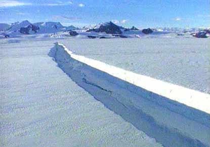 Railo jäätikössä Etelämantereella